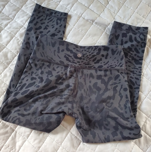 lululemon athletica Pants - Lululemon Wunder Under Crop Leggings